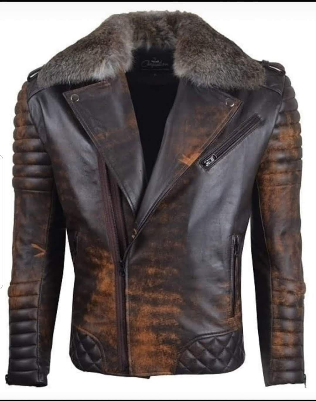 Chaqueta de cuero curtido vegetalmente con años de uso y pátina visible